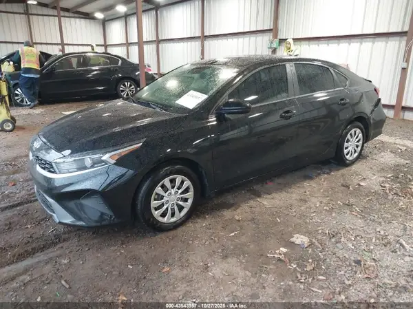 3KPF24AD2RE823238 2024 KIA FORTE - Image 2