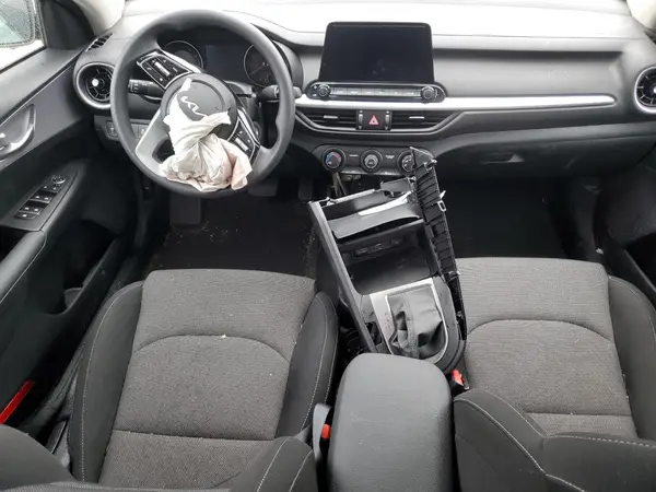 3KPF24AD2RE825233 2024 KIA FORTE - Image 8
