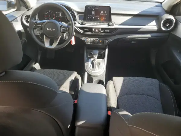 3KPF24AD2RE825569 2024 KIA FORTE - Image 8