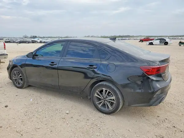 3KPF24AD2RE825992 2024 KIA FORTE - Image 2