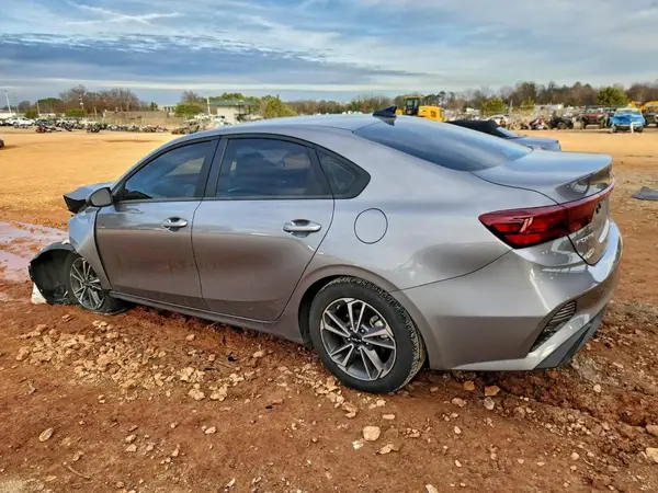 3KPF24AD2RE826012 2024 KIA FORTE - Image 2