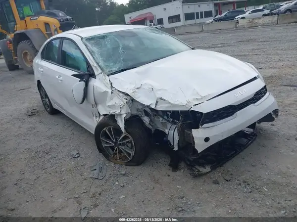 3KPF24AD2RE827273 2024 KIA FORTE - Image 1