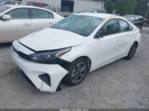 3KPF24AD2RE827273 2024 KIA FORTE - Image 2