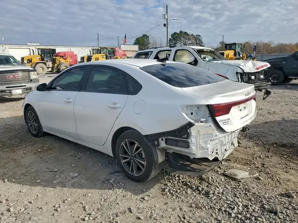 3KPF24AD2RE833400 2024 KIA FORTE - Image 2
