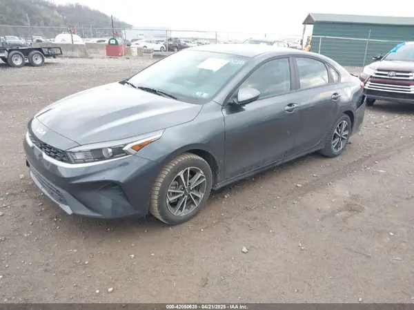 3KPF24AD2RE834627 2024 KIA FORTE - Image 2