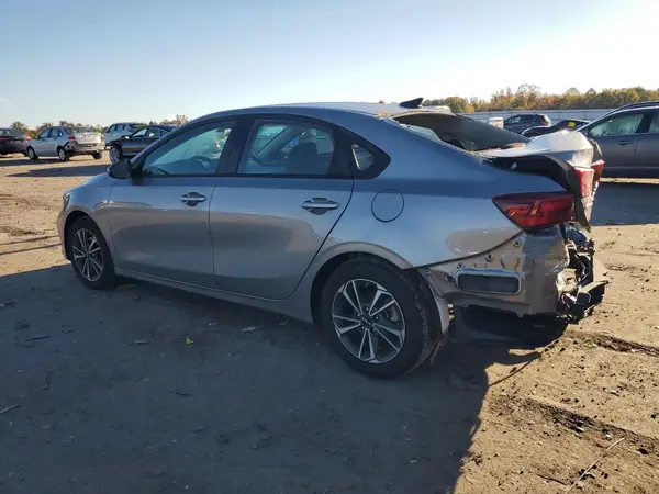 3KPF24AD2RE835664 2024 KIA FORTE - Image 2