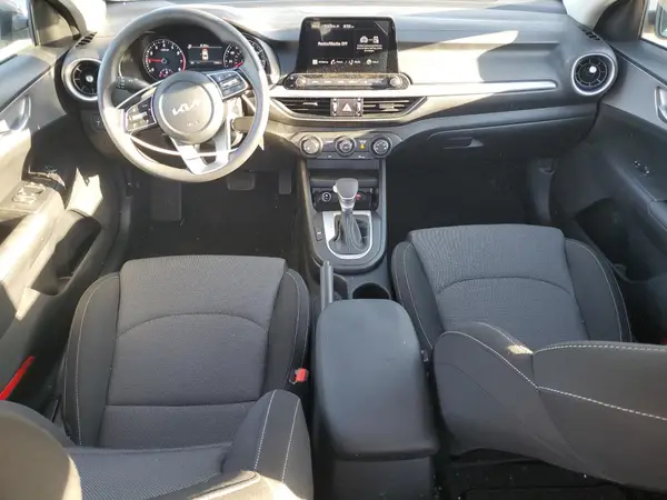 3KPF24AD2RE835664 2024 KIA FORTE - Image 8
