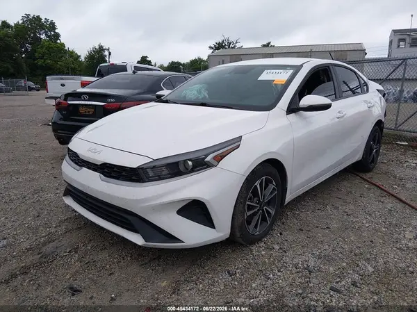 3KPF24AD2RE837317 2024 KIA FORTE - Image 2
