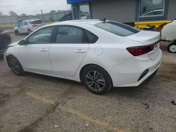 3KPF24AD2RE838225 2024 KIA FORTE - Image 2