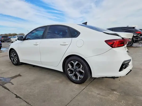 3KPF24AD3KE006737 2019 KIA FORTE - Image 2