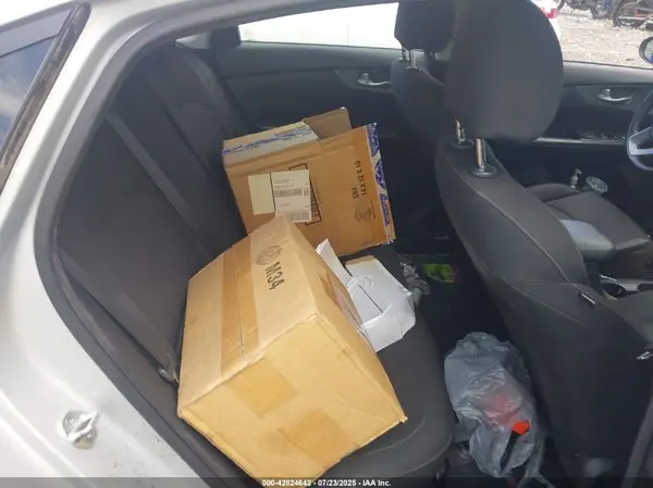 3KPF24AD3KE007757 2019 KIA FORTE - Image 8