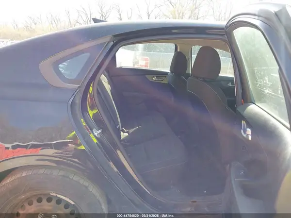 3KPF24AD3KE009542 2019 KIA FORTE - Image 8