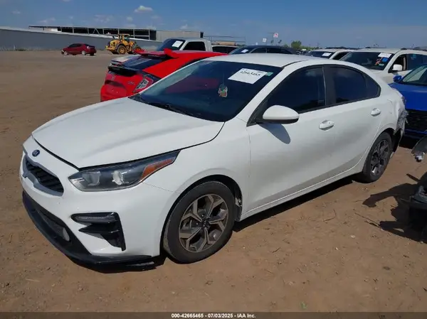 3KPF24AD3KE009587 2019 KIA FORTE - Image 2