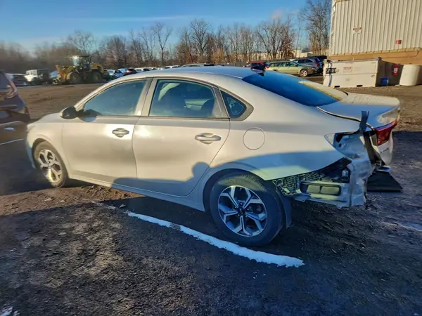 3KPF24AD3KE022937 2019 KIA FORTE - Image 2