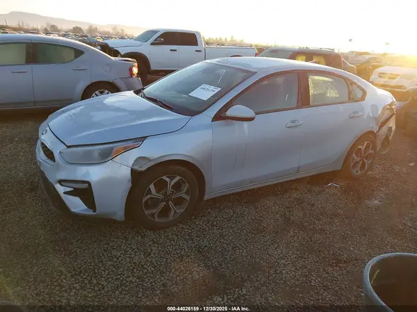 3KPF24AD3KE023327 2019 KIA FORTE - Image 2