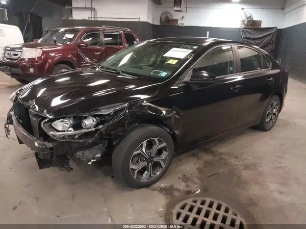 3KPF24AD3KE023649 2019 KIA FORTE - Image 2