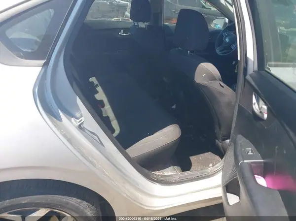 3KPF24AD3KE030116 2019 KIA FORTE - Image 8