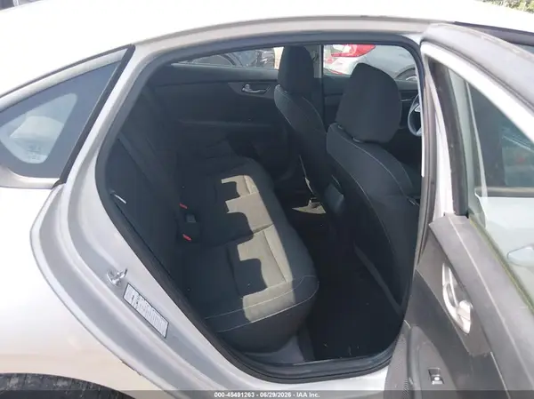 3KPF24AD3KE031279 2019 KIA FORTE - Image 8