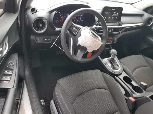 3KPF24AD3KE031685 2019 KIA FORTE - Image 8