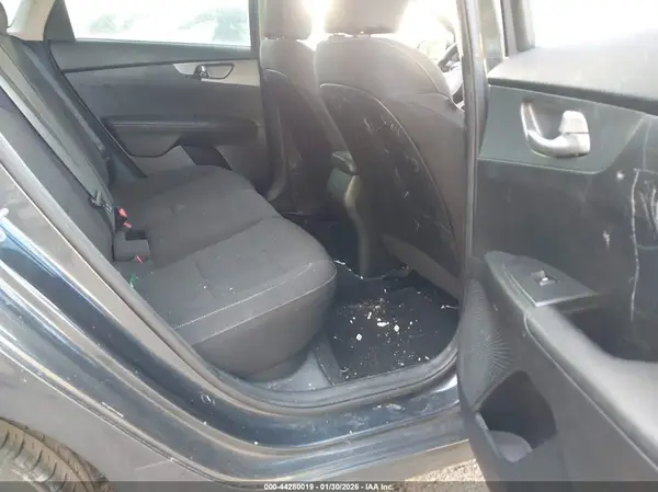 3KPF24AD3KE037034 2019 KIA FORTE - Image 8