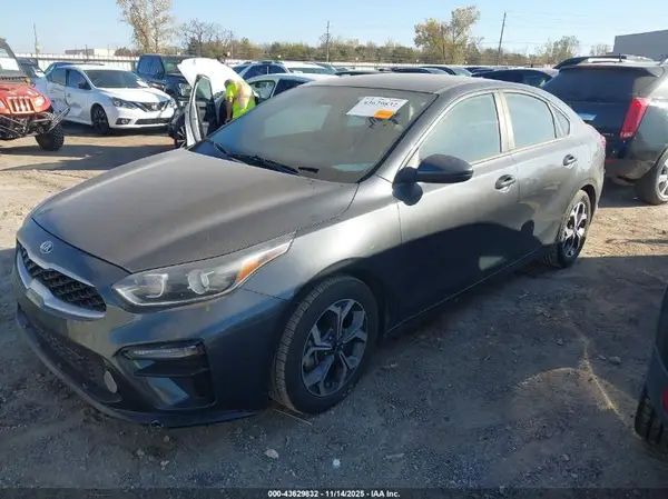 3KPF24AD3KE038720 2019 KIA FORTE - Image 2