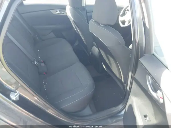 3KPF24AD3KE038720 2019 KIA FORTE - Image 8