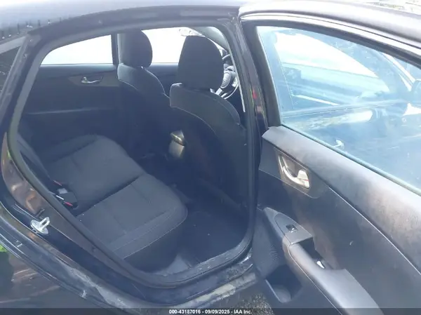 3KPF24AD3KE044873 2019 KIA FORTE - Image 8