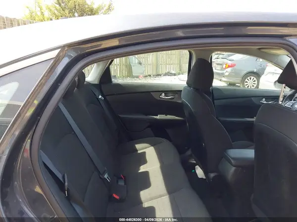 3KPF24AD3KE046025 2019 KIA FORTE - Image 8