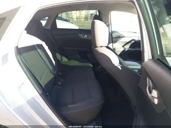 3KPF24AD3KE052729 2019 KIA FORTE - Image 8