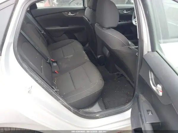 3KPF24AD3KE054593 2019 KIA FORTE - Image 8