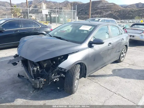 3KPF24AD3KE056974 2019 KIA FORTE - Image 2