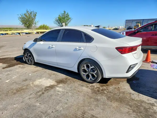 3KPF24AD3KE058577 2019 KIA FORTE - Image 2
