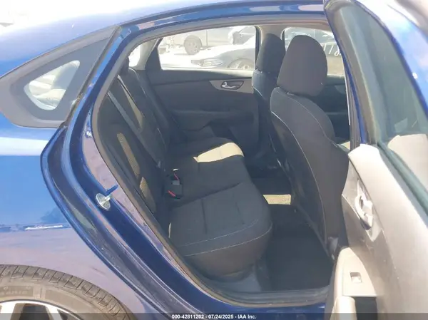 3KPF24AD3KE060393 2019 KIA FORTE - Image 8