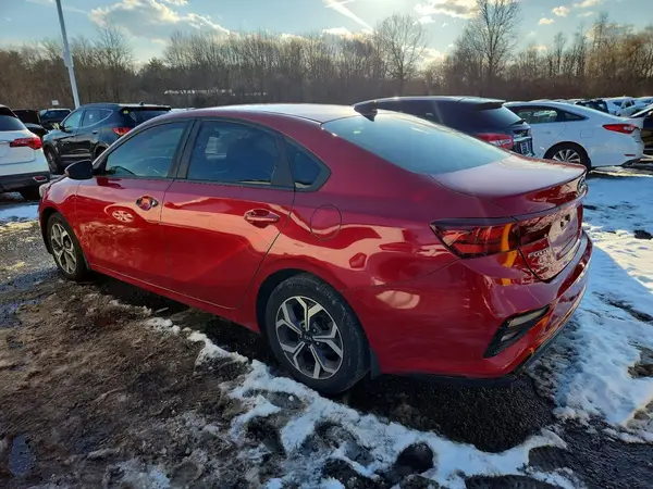 3KPF24AD3KE061883 2019 KIA FORTE - Image 2