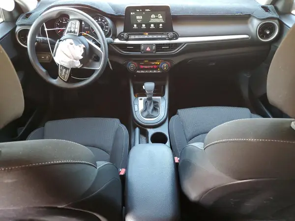 3KPF24AD3KE065335 2019 KIA FORTE - Image 8