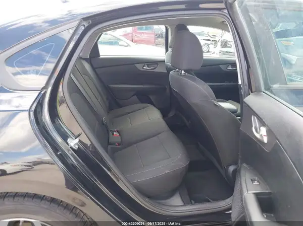 3KPF24AD3KE066050 2019 KIA FORTE - Image 8