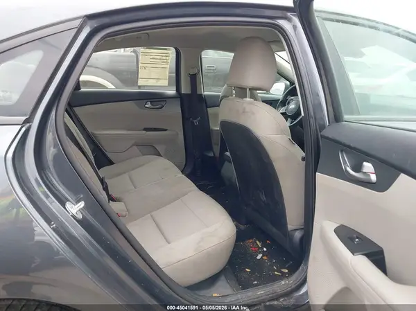 3KPF24AD3KE068574 2019 KIA FORTE - Image 8