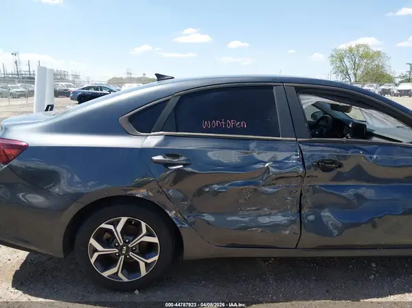 3KPF24AD3KE068915 2019 KIA FORTE - Image 8