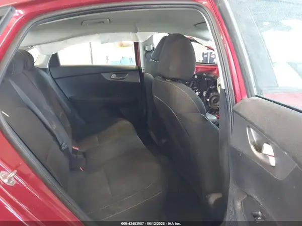 3KPF24AD3KE070258 2019 KIA FORTE - Image 8