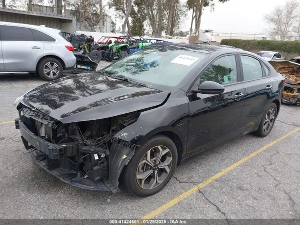 3KPF24AD3KE070485 2019 KIA FORTE - Image 2