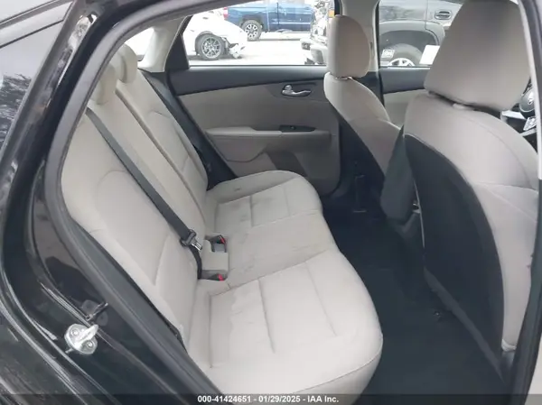 3KPF24AD3KE070485 2019 KIA FORTE - Image 8