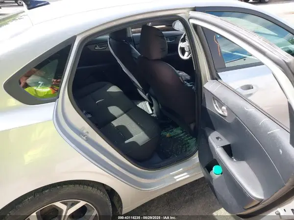 3KPF24AD3KE071152 2019 KIA FORTE - Image 8