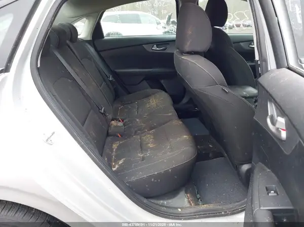 3KPF24AD3KE074522 2019 KIA FORTE - Image 8