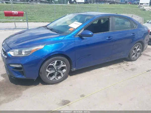 3KPF24AD3KE077162 2019 KIA FORTE - Image 2