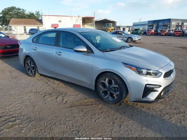 3KPF24AD3KE077579 2019 KIA FORTE - Image 1
