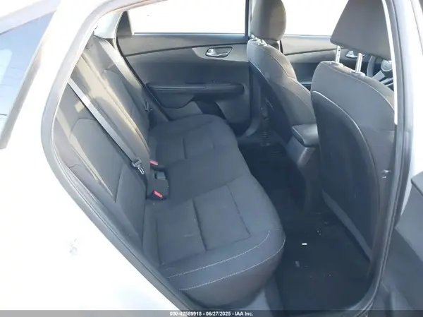 3KPF24AD3KE077579 2019 KIA FORTE - Image 8