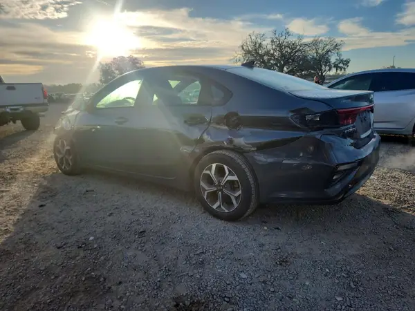 3KPF24AD3KE078196 2019 KIA FORTE - Image 2