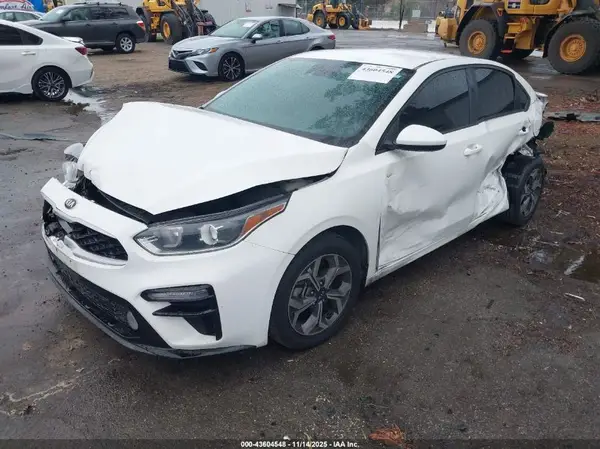 3KPF24AD3KE080157 2019 KIA FORTE - Image 2