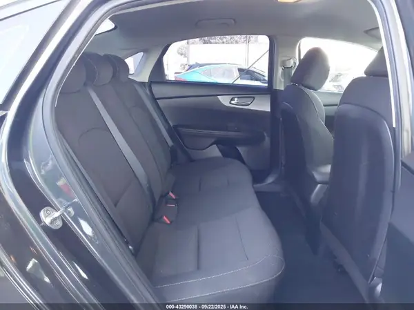 3KPF24AD3KE082068 2019 KIA FORTE - Image 8
