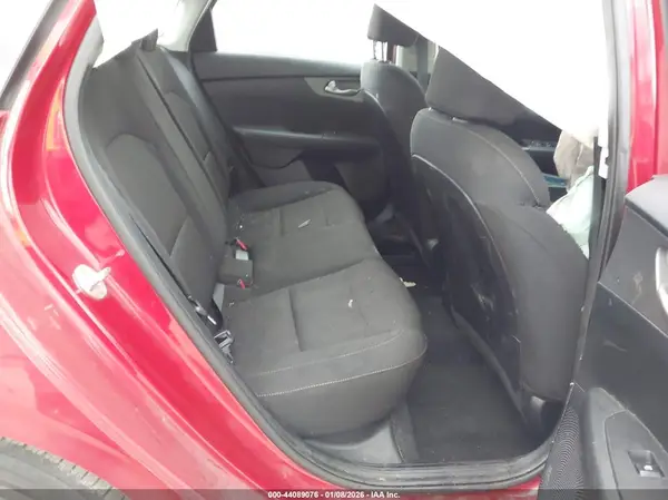 3KPF24AD3KE082829 2019 KIA FORTE - Image 8